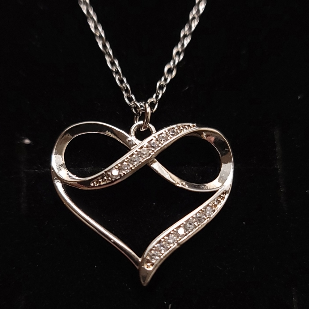 Heart infinity pendent necklace